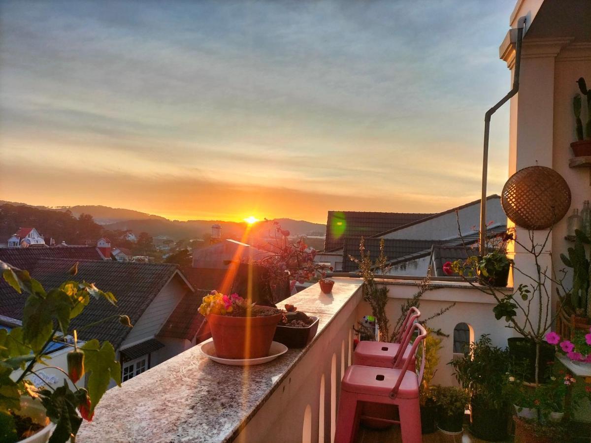 Strawberry Hotel Dalat Екстериор снимка