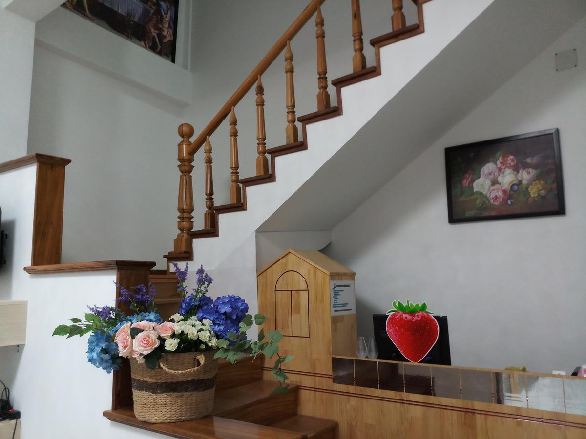 Strawberry Hotel Dalat Екстериор снимка