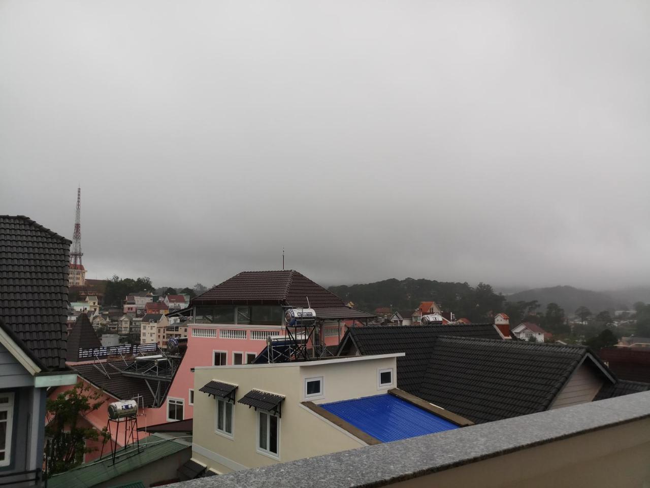 Strawberry Hotel Dalat Екстериор снимка
