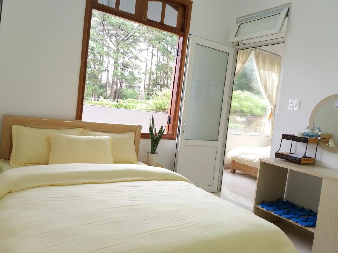 Strawberry Hotel Dalat Екстериор снимка