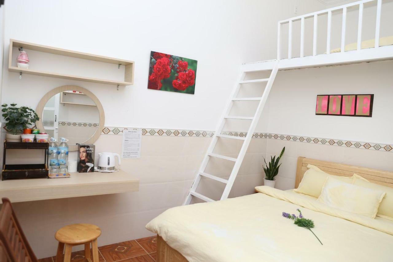 Strawberry Hotel Dalat Екстериор снимка