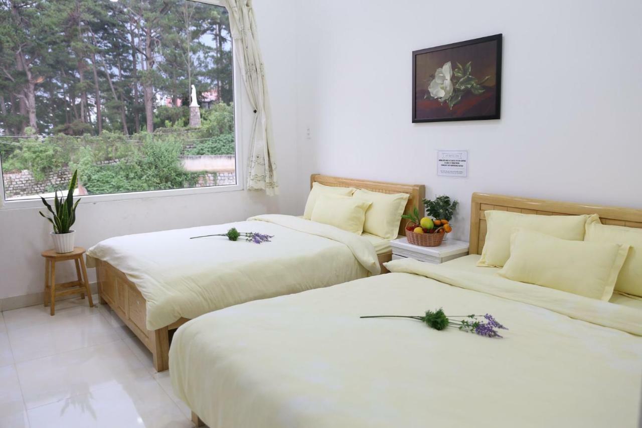 Strawberry Hotel Dalat Екстериор снимка