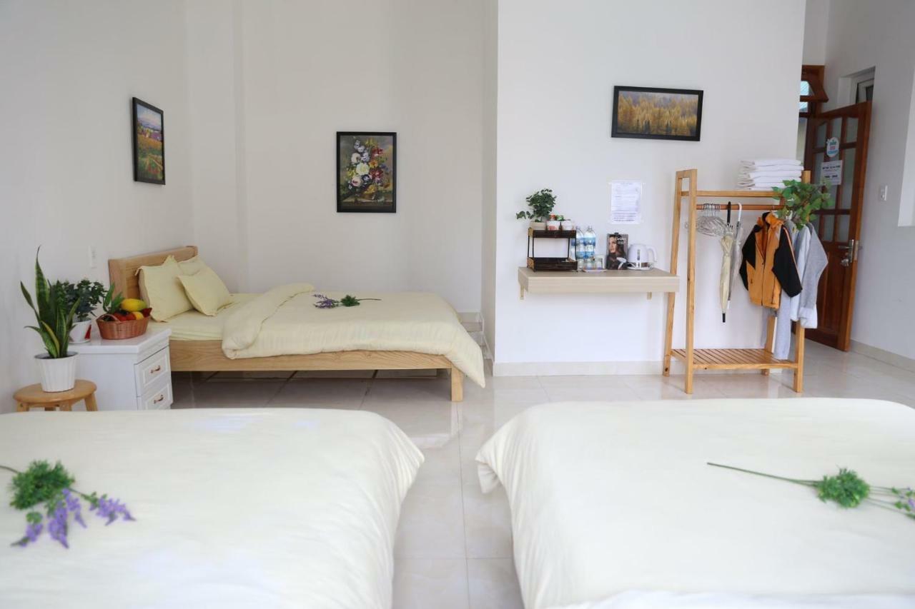 Strawberry Hotel Dalat Екстериор снимка